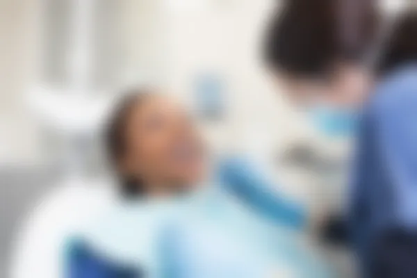 重庆贝瓷棠哲口腔门诊部现推出限时优惠活动，牙套价格从5000元起降至仅需3500元起，让您轻松拥有迷人笑容，机会难得，快来咨询吧！