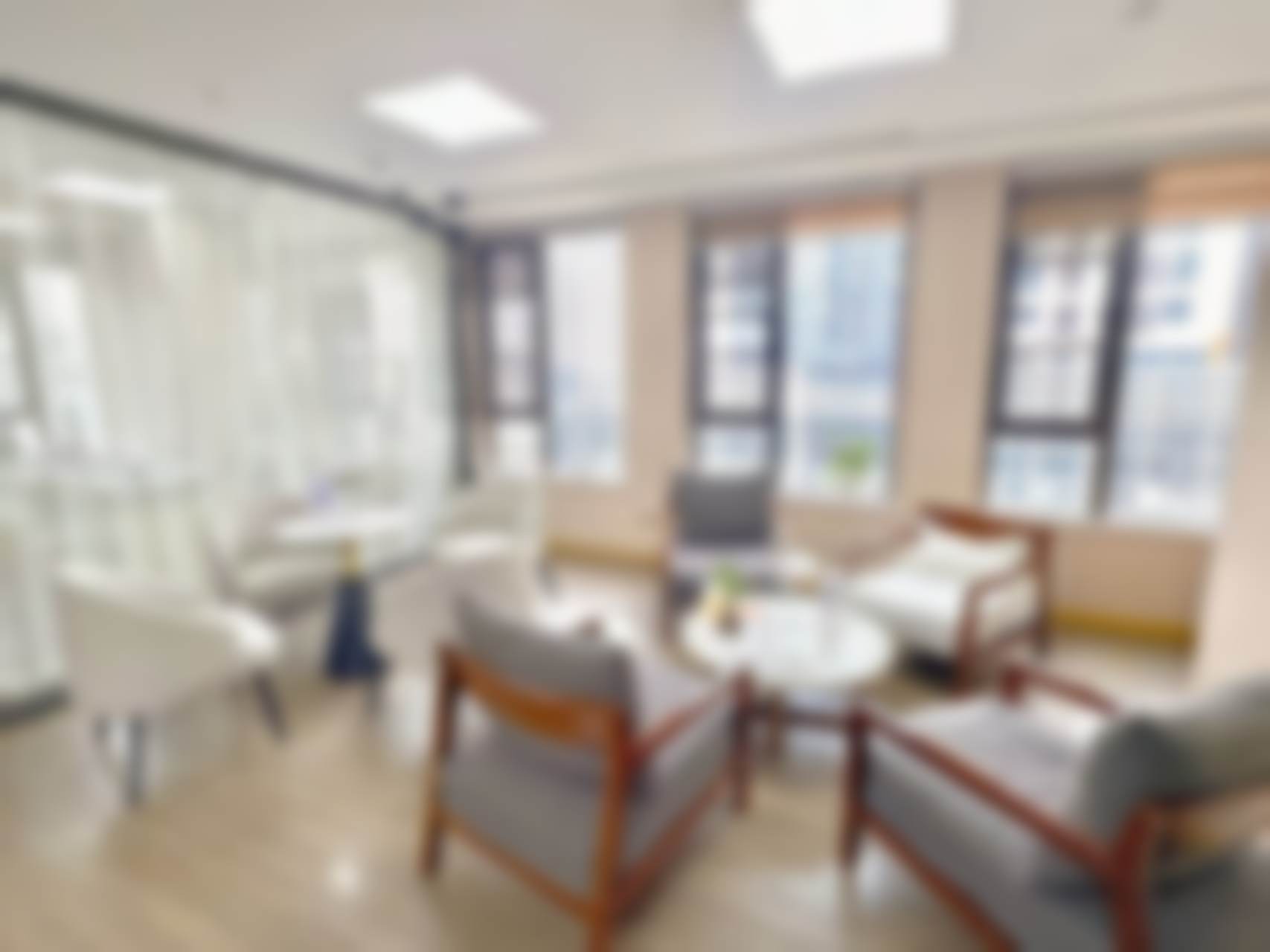 三、影响成都隆胸价格的因素