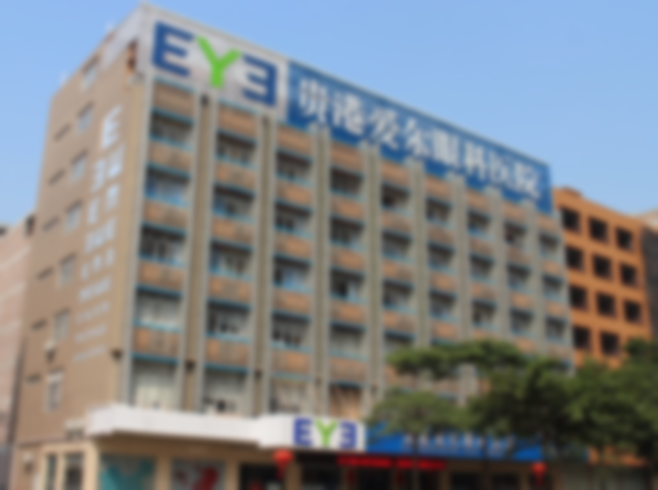 如何快速获取贵港爱尔眼科医院唐健青联系方式？3大官方预约通道与看诊指南，近视手术效果口碑拆解